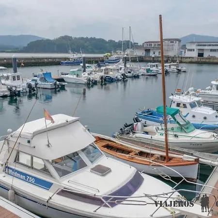Enfoz Con Parking Y A La Orilla Del Mar