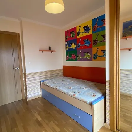 Enfoz Con Parking Y A La Orilla Del Mar