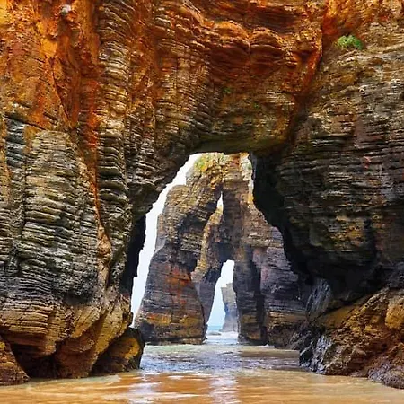 Enfoz Con Parking Y A La Orilla Del Mar