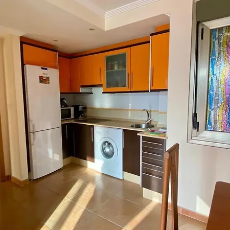 Enfoz Con Parking Y A La Orilla Del Mar